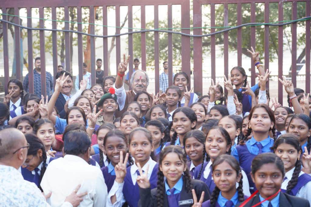 Dani Girls School : स्कूल की छात्राओं को मिली बड़ी सौगात, खिले चेहरे