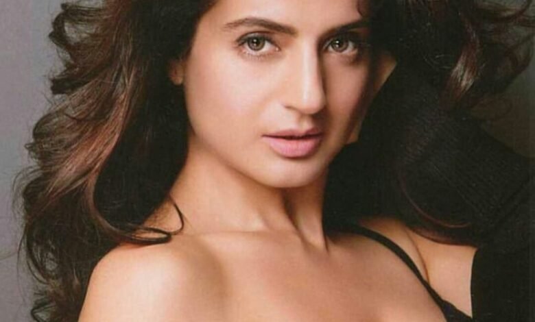 Ameesha Patel Bold Video : बिकनी में अमीषा पटेल का स्वैग, स्विमिंग पूल में दिखाया हॉट अंदाज, सोशल मीडिया पर मचाया तहलका 1 Ameesha Patel Bold Video