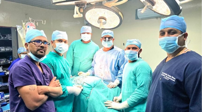 Rare Surgery in Raipur : ब्रश करते समय फटी गर्दन की नस, मेकाहारा के डॉक्टरों ने कर दिखाया चमत्कार 1 Rare Surgery in Raipur