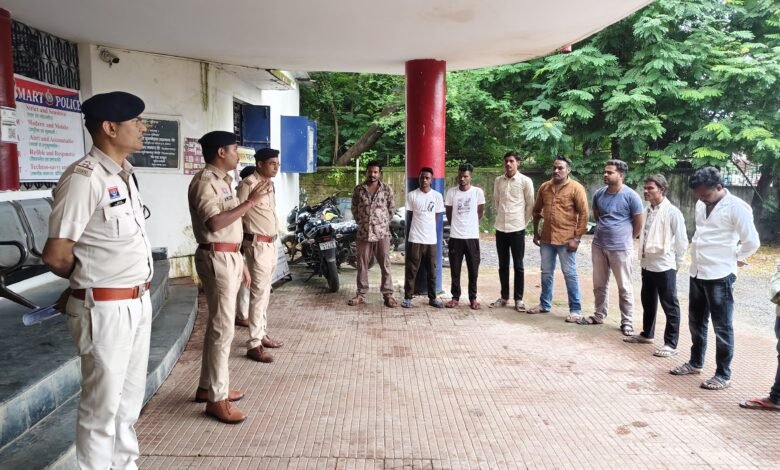 Sarangarh Police : 19 बदमाशों की परेड, दोबारा अपराध किया तो सख्त कार्रवाई