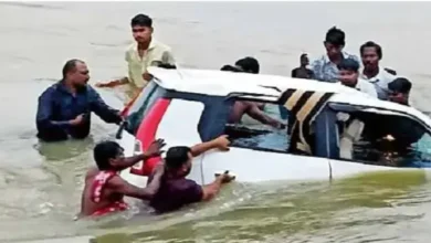 Jonk River Accident  :  कार-बाइक की भिड़ंत, रेलिंग तोड़ जोंक नदी में गिरी कार, 1 की मौत