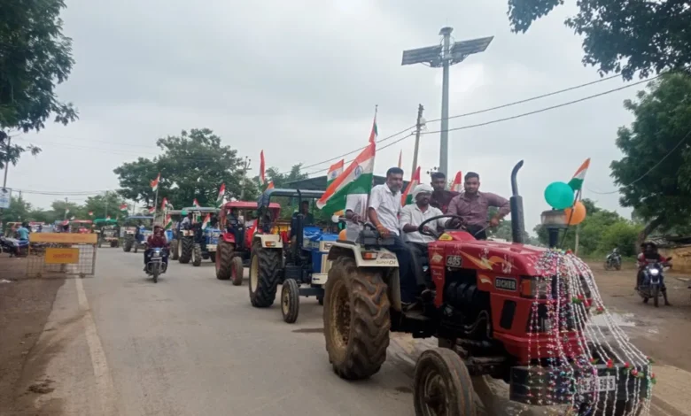 Tractor Tiranga Rally : 11 गांवों के किसानों का शक्ति प्रदर्शन, तिरंगे से सजा ट्रैक्टरों का निकला काफिला
