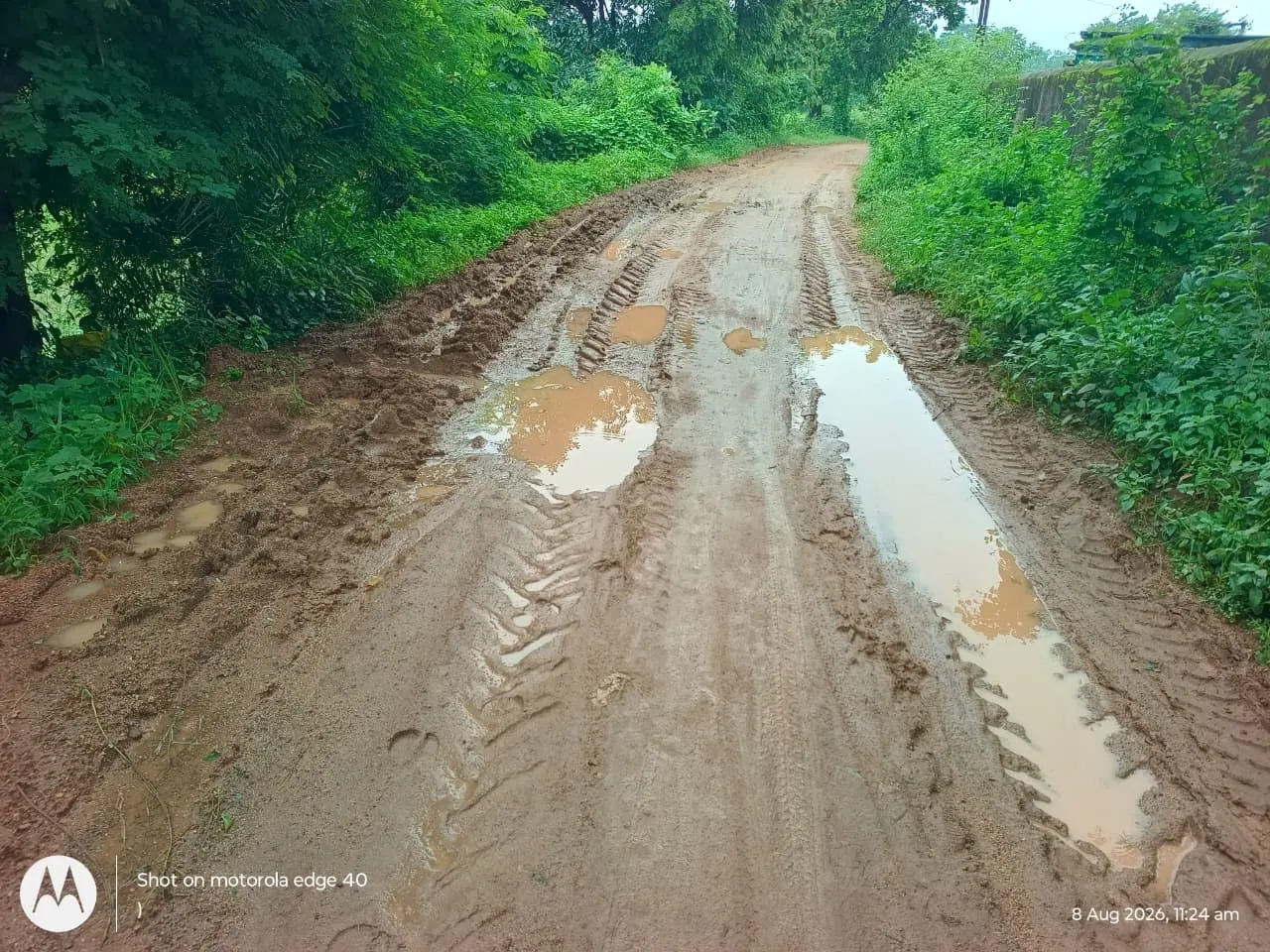 Baramkela Rangadih Road News : 3 किमी का कच्चा रास्ता बदहाल, बारिश में फंसे रंगाडीह के ग्रामीण