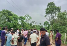 Naughata Road Protest : फ्लाईऐश वाहनों से सड़क जर्जर, नौघटा में ग्रामीणों का चक्काजाम