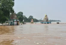 Mahanadi Flood : महानदी का रौद्र रूप, पोरथ शिव मंदिर डूबा, कई गांवों में घरों तक पहुंचा पानी
