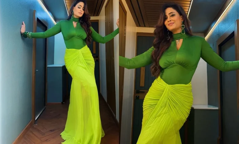 Shweta Tiwari Bold Look : 45 की उम्र, 2 बच्चों की मां श्वेता तिवारी का ग्लैमरस अंदाज, ग्रीन-नियॉन लुक में ढाया कहर