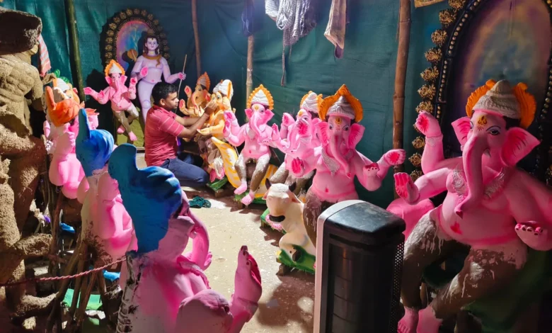 Ganesh Idol Making : गणेशोत्सव से पहले मूर्तियों को अंतिम रूप देने में जुटे कलाकार