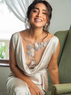 Shriya Saran New Look : व्हाइट ड्रेस में श्रिया सरन का ग्लैमरस अंदाज, तस्वीरों पर टिकी नजरें