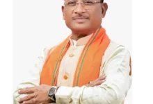 Ambikapur Road Viral Video : सड़क के गड्ढों ने खोली पोल, वीडियो वायरल होते ही CM ने कलेक्टर को लगाई फटकार, सभी कलेक्टरों को जारी हुआ ये फरमान।