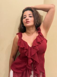 Monalisa Viral Dance : रेड आउटफिट में मोनालिसा ने मचाया धमाल, देखें फोटो