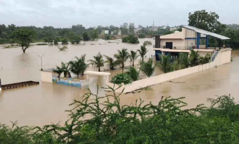 Bastar Flood Crisis : बाढ़-बारिश का कहर, बस्तर में त्राहि-त्राहि; 300 से अधिक गांव बने टापू