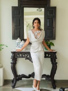 Shriya Saran New Look : व्हाइट ड्रेस में श्रिया सरन का ग्लैमरस अंदाज, तस्वीरों पर टिकी नजरें
