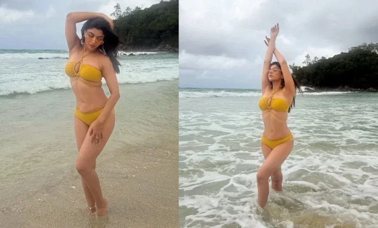 Akanksha Puri Bikini Look : येलो बिकिनी में आकांक्षा पुरी का ग्लैमरस अंदाज, समंदर किनारे दिए कातिलाना पोज