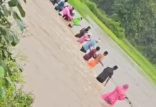 Gariaband Flood Rescue : बाढ़ में फंसी बस, रस्सी के सहारे 50 से अधिक यात्रियों को बचाया