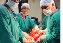 Raigarh Medical College Tumor Surgery : महिला के पेट से निकला 8 किलो का विशाल ट्यूमर, रायगढ़ मेडिकल कालेज के डाक्टरों ने हाई रिस्क आपरेशन में बचाई जान