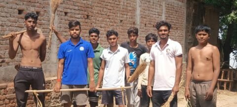 RaniDeeh Cleanliness Drive : बाढ़ के बाद गांव में गंदगी, BJP सरपंच नहीं आया आगे, युवाओं ने खुद उठाई झाड़ू