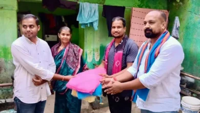 Birthday Seva : बाढ़ प्रभावित गांव में बच्चों के बीच मनाया जन्मदिन, हर घर पहुंचाई मच्छरदानी