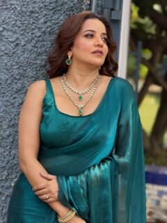 Monalisa Teal Green Saree Look : मोनालिसा का नया ट्रेडिशनल अवतार, टील ग्रीन साड़ी में ढाया कहर