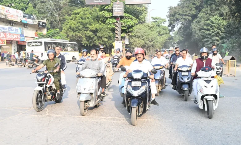Ambikapur City Inspection : स्कूटी पर निकले उप मुख्यमंत्री अरुण साव, सफाई से लेकर पीएम आवास तक का लिया जायजा