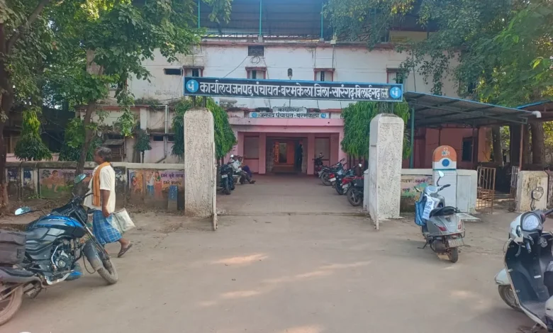 Gaurdih Gram Panchayat News : बरमकेला में मनरेगा भगवान भरोसे! तकनीकी सहायक बैठकों से नदारद, गांव से भी बनाई दूरी
