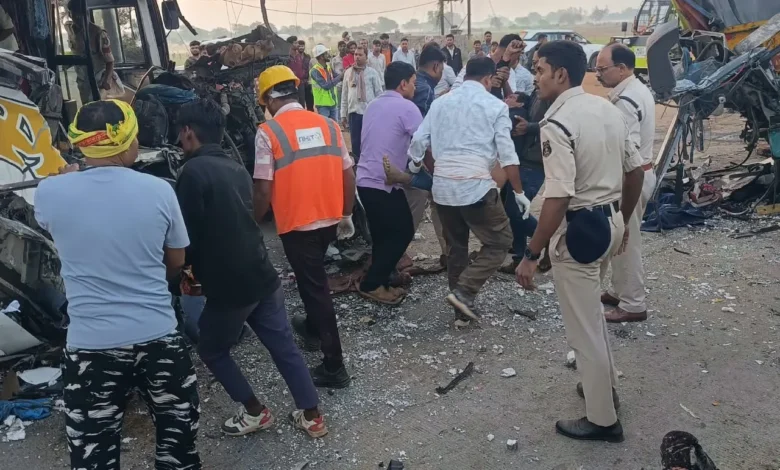 Raipur Bilaspur Highway Bus Accident : खड़े ट्रक से भिड़ी यात्री बस, पांच की मौत; 16 घायल, छह रायपुर रेफर