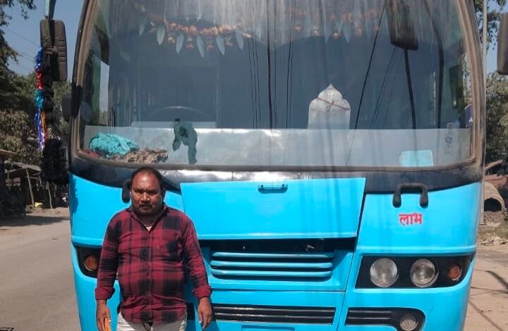 Raigarh Bus Checking : रायगढ़ में 45 यात्री बसों पर कार्रवाई, 1.14 लाख रुपये जुर्माना वसूला; बिना फिटनेस-टैक्स वाली बस जब्त