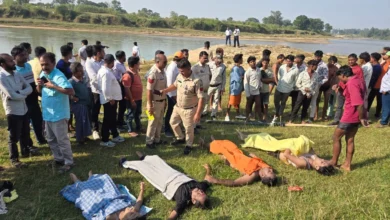 Surajpur River Accident : रेण नदी में नहाने उतरे 4 लोगों की मौत, किसी ने खोया पति-बेटा तो किसी ने दोनों बेटे