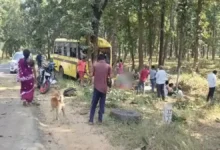 Manendragarh Bus Accident : छत्तीसगढ़ में भीषण हादसा, पेड़ से टकराई मिनी बस; 6 की मौत, 39 घायल