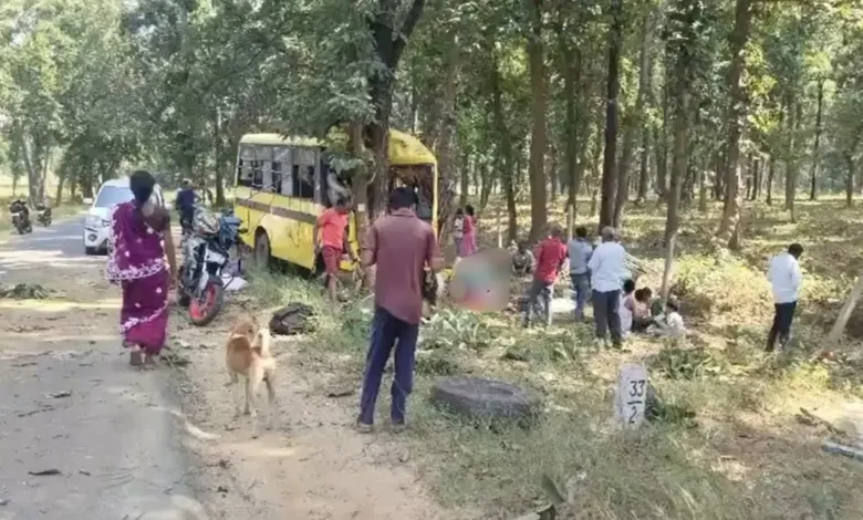 Manendragarh Bus Accident : छत्तीसगढ़ में भीषण हादसा, पेड़ से टकराई मिनी बस; 6 की मौत, 39 घायल